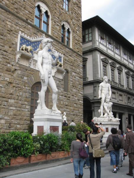 Choosing an Italian spa, statues in Florence