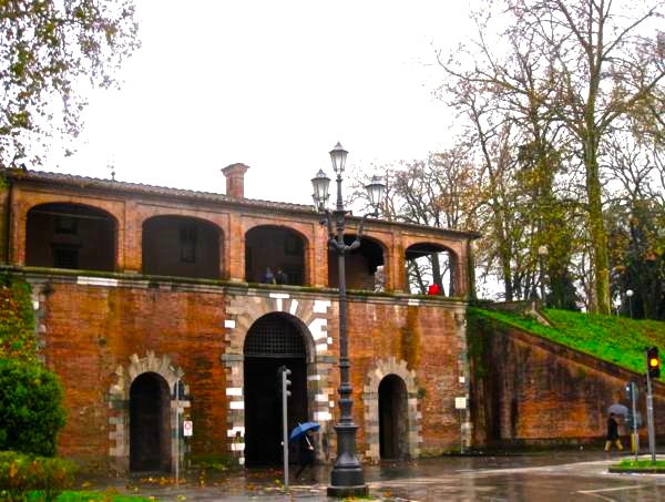 Cycling in Lucca, Italy, on the old city walls