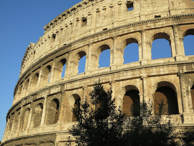 Avoid a hotel disaster in Rome, Colloseum