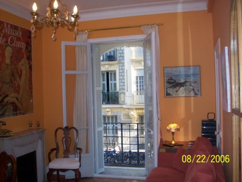 Nice apartment rental, budget tips for vacation rentals in France