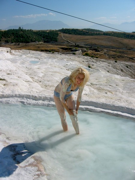 Wandering Caro luxury travel blogger in Pamukkale