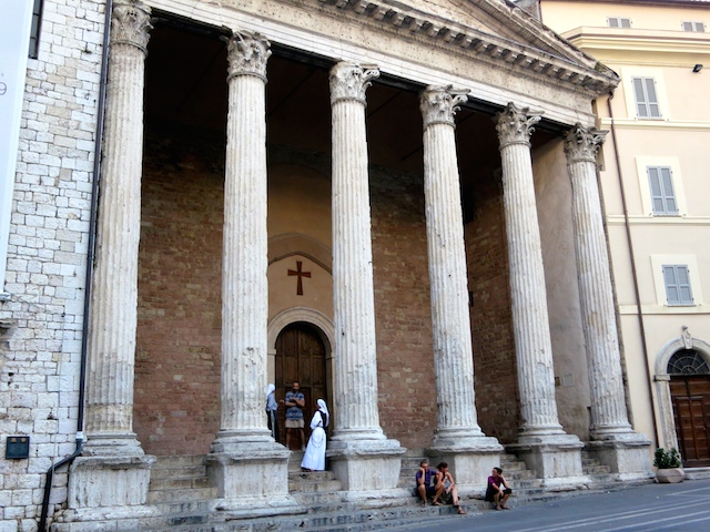 Visiting Assisi, Temple of Minerva