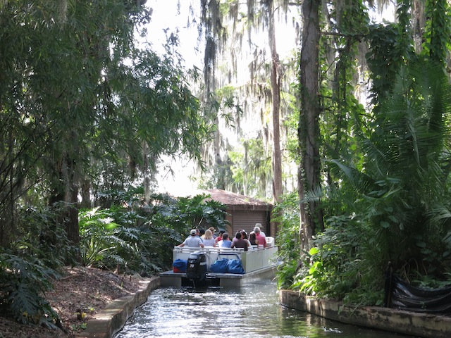 Scenic boat tour of Winter Park Florida undiscovered