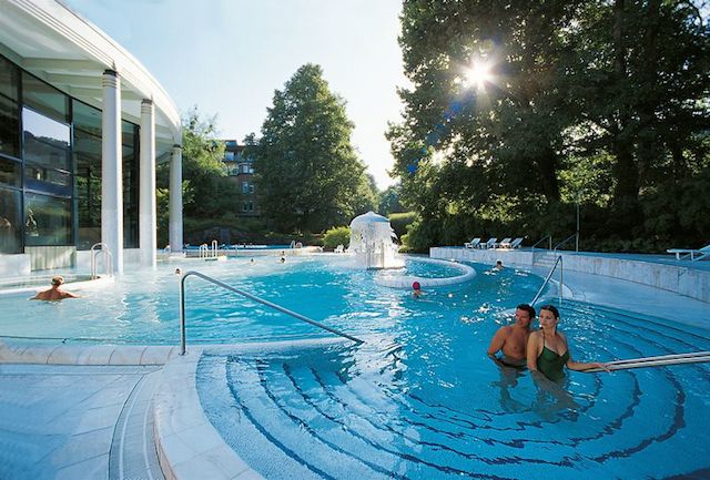 Caracalla Therme baths Baden-Baden Saksa elegant spa town