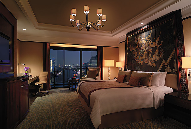 Shangri-La Hotel Bangkok blog review bedroom