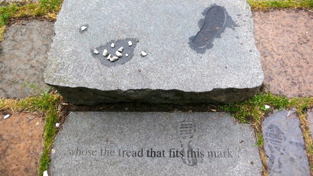 Whose the tread that fits this mark plaque in Edinburgh
