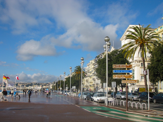 Renting a villa in France, Nice promenade