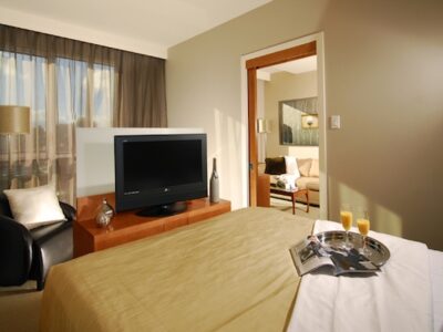 Hotel Le Crystal bedroom with flatscreen TV