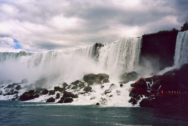 Things to do in Canada: go to Niagara Falls