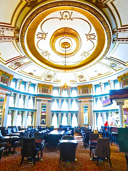 Fort Garry Hotel bar, Winnipeg Manitoba