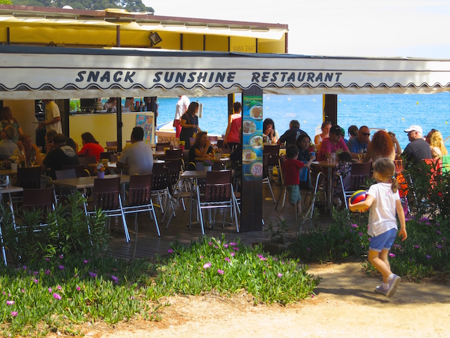 Snack Sunshine Restaurant.