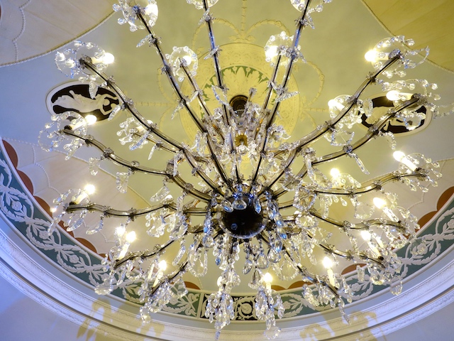 Review The Pierre Hotel New York chandelier