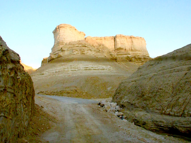 Road on a Judean Desert jeep tour