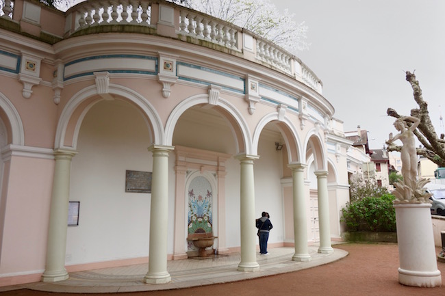 Cachat springs fountain, where you can drink Evian water