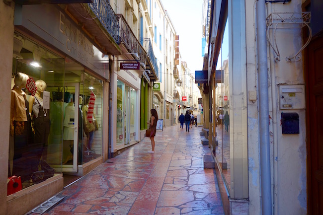 Narbonne things to do, visit Merchants Bridge