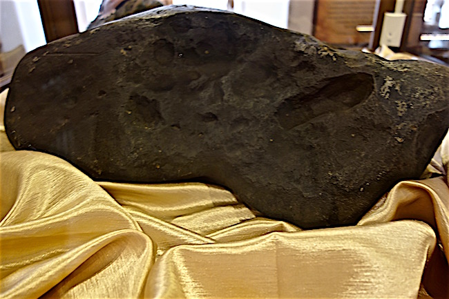 things-to-do-in-loket-czech-republic-see-the-meteorite