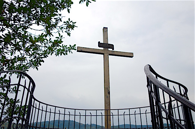 karlovy-vary-hiking-views-peter-the-great-cross