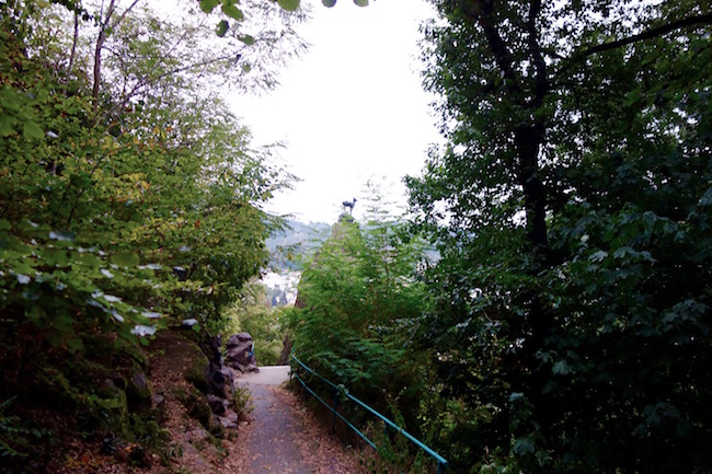 where-to-hike-in-karlovy-vary-goat-statue