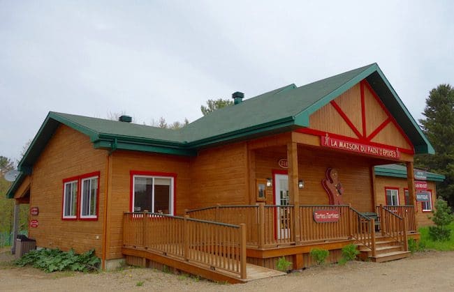 Places to visit between Montreal and Quebec City, the Gingerbread House