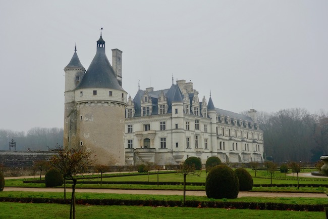 Visiting Loire Valley chateaux Chenonceau