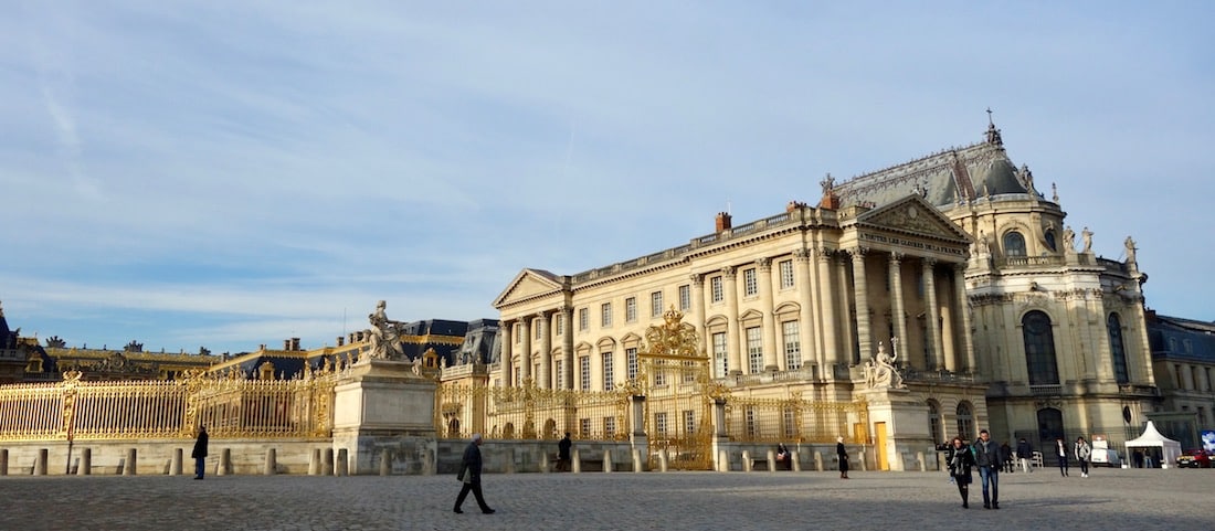 Period costume ball brings France's Sun King back to life in Versailles