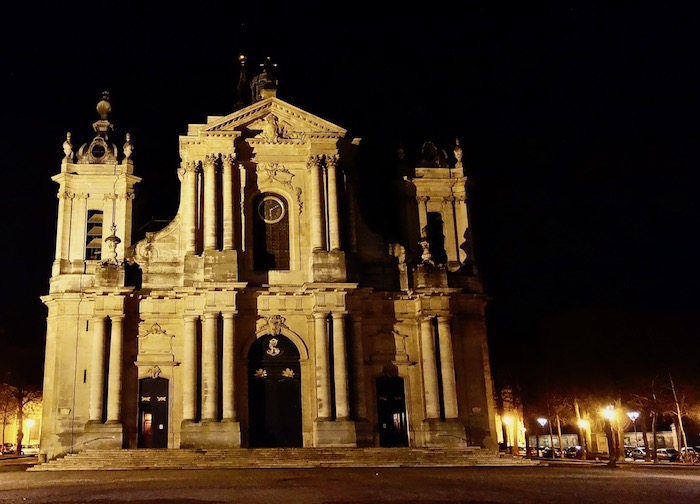 What to see in Versailles, visit Saint Louis Cathedral