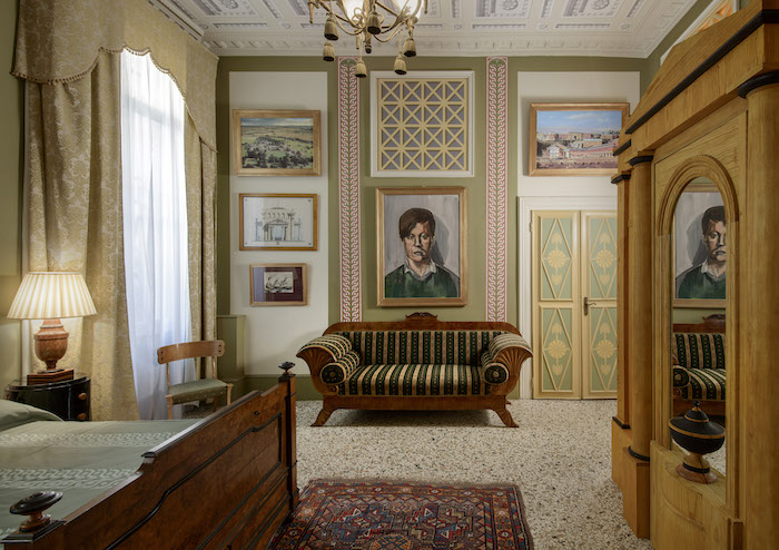 Bedroom in Palazzo Grimani luxury apartment rental Venice Italy