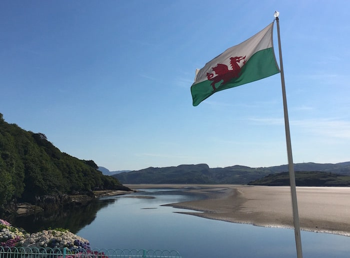 Wales itinerary, scenery with flag