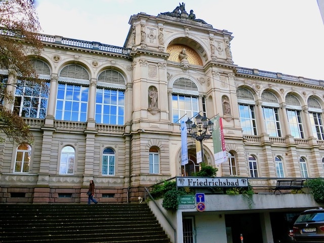  Friedrichsbad bad i Baden-Baden utsikt över byggnaden