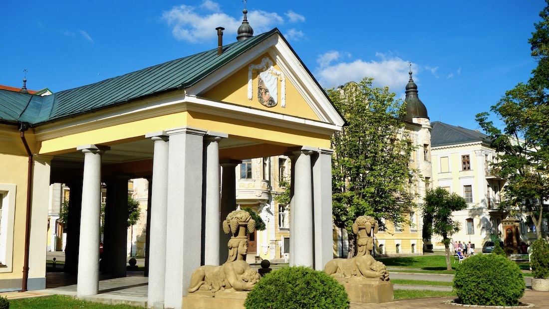 Frantiskovy Lazne colonnade in sunshine