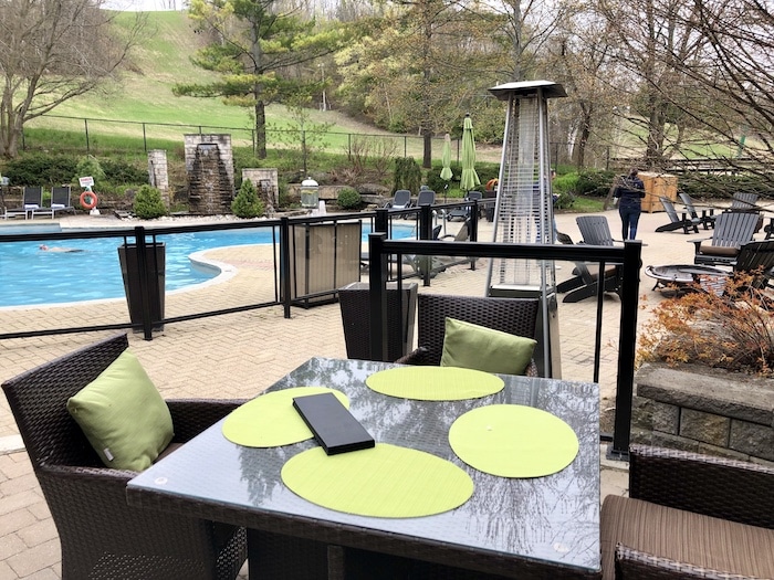 Hockley Valley restaurants, outdoor restaurant overlooking pool