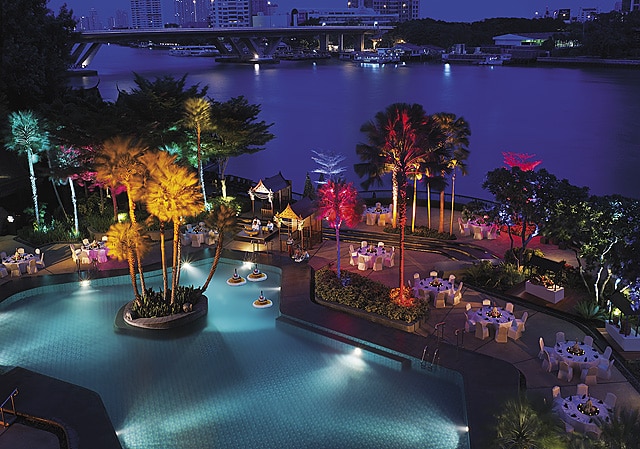 Shangri-La luxury hotel in Bangkok pool area photo credit Shangri_la Hotels