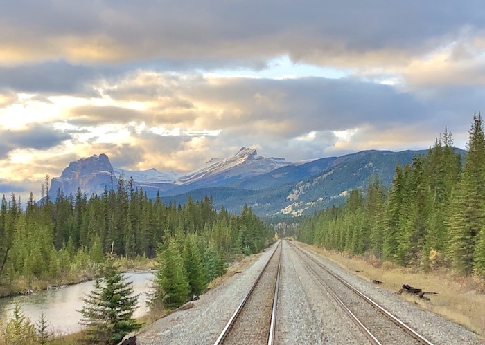 Rocky Mountaineer Vancouver to Banff trip with a view of the mountains