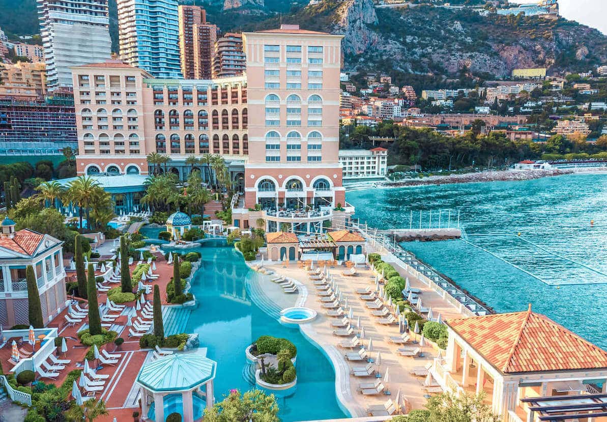 Outdoor swimming pool and Mediterranean ocean at the Monte-Carlo Bay hotel