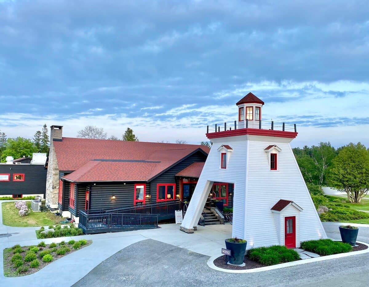 Luxuy resort in Killarney Ontario with lighthouse