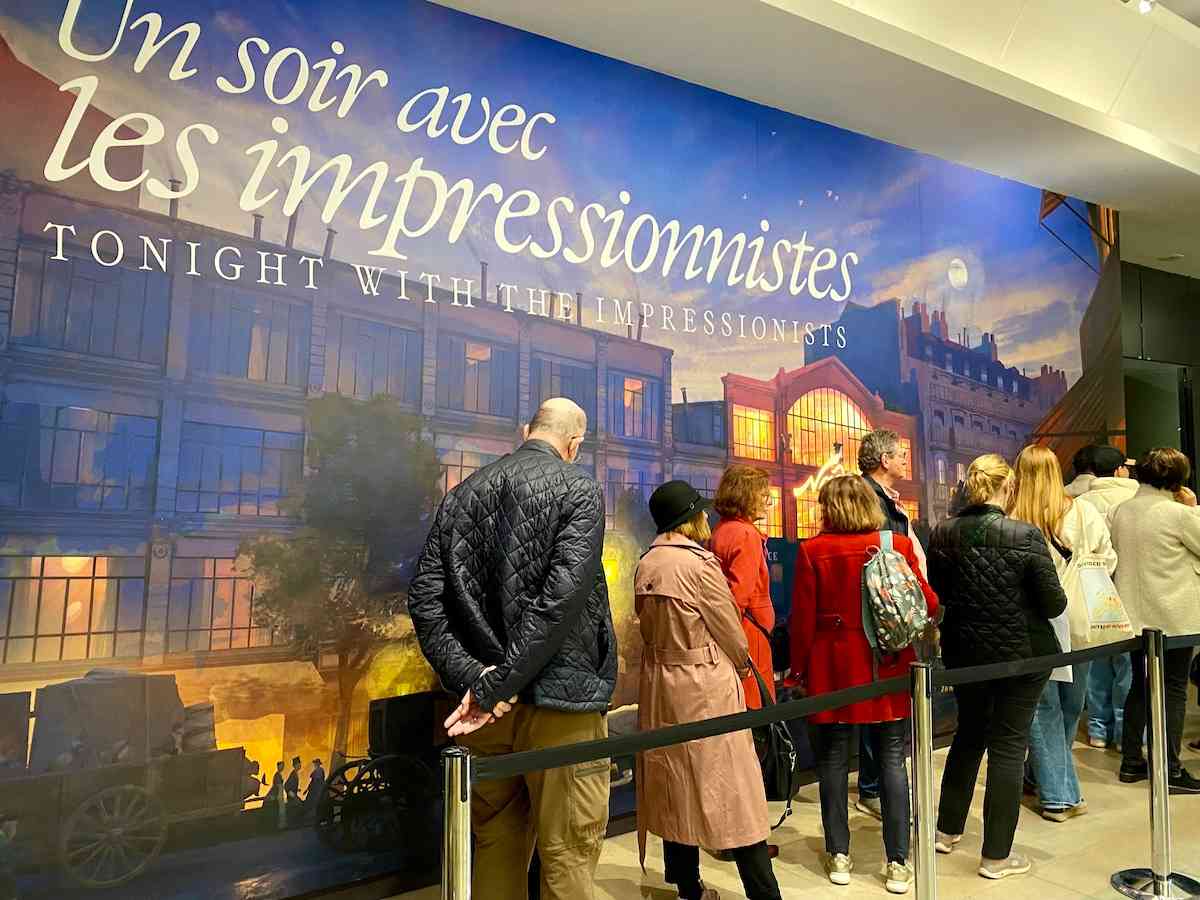 People going to Tonight With the Impressionists at the Musee d'Orsay