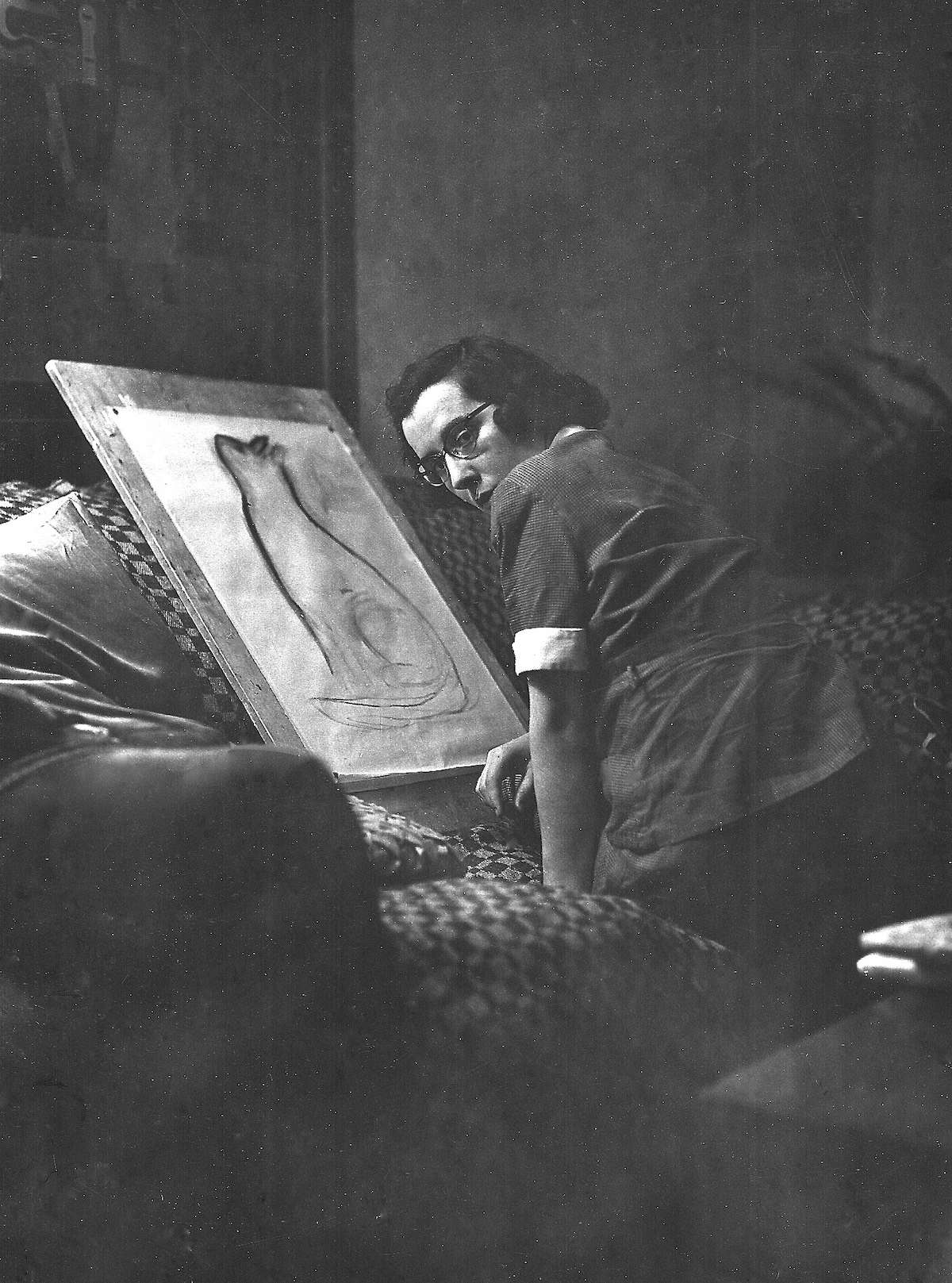 Dorothy Knowles as a young artist.