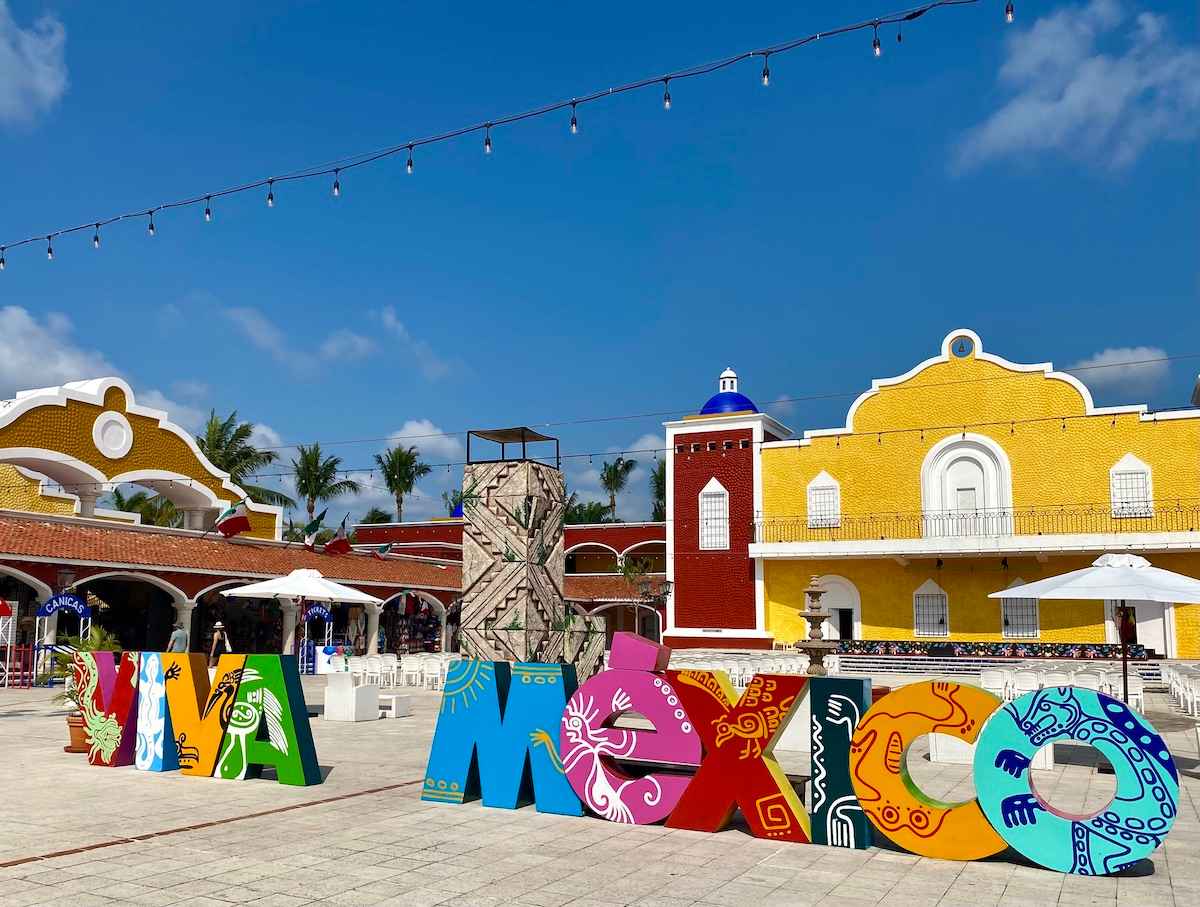 Hacienda marketplace and entertainment centre.